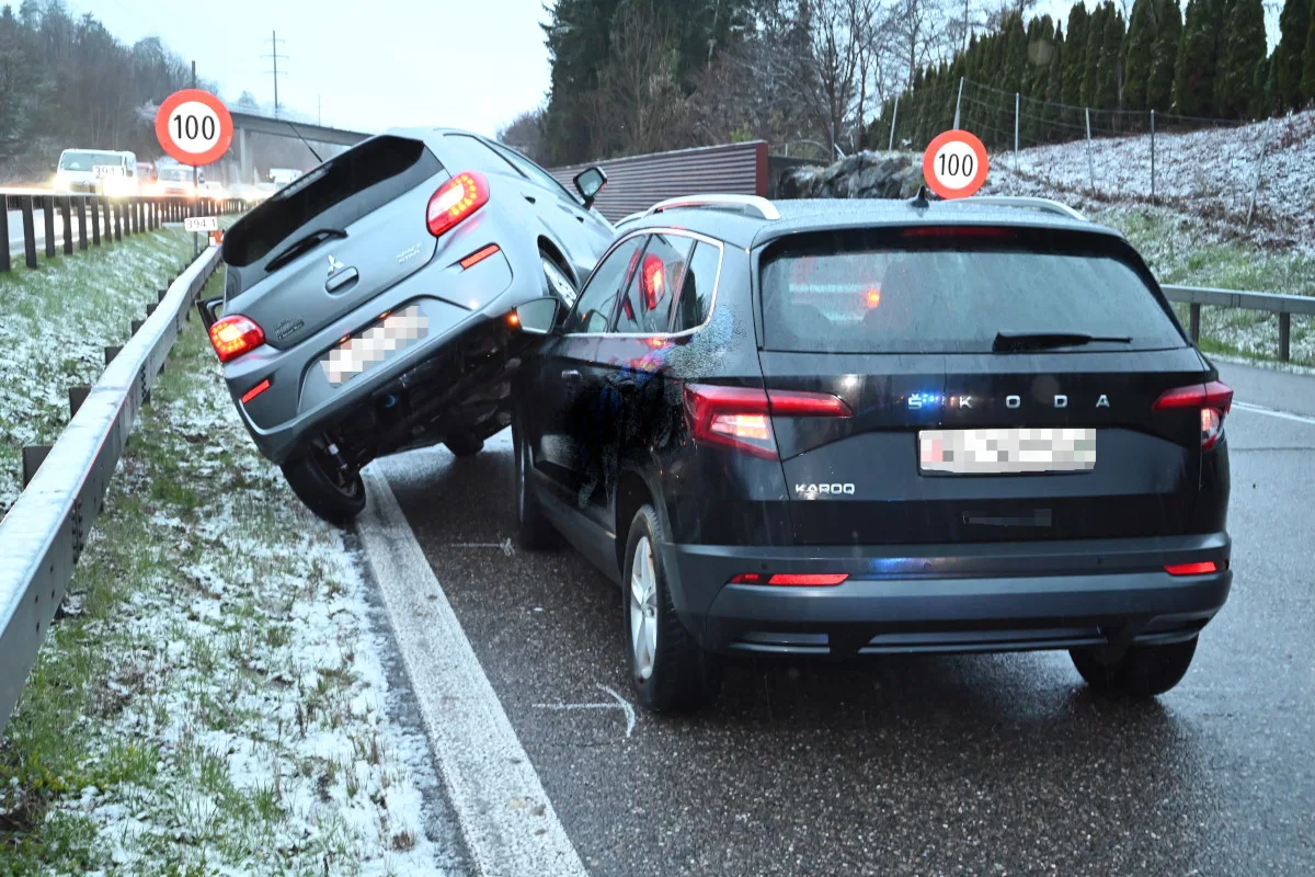 Schnee sorgt für Unfallserie im Kanton St.Gallen