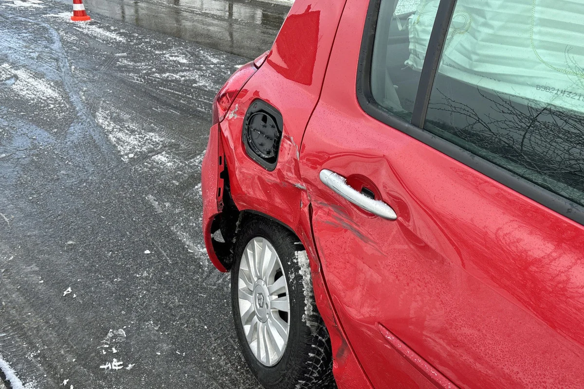 Schlierbach LU – Unfälle auf schneebedeckter Strasse
