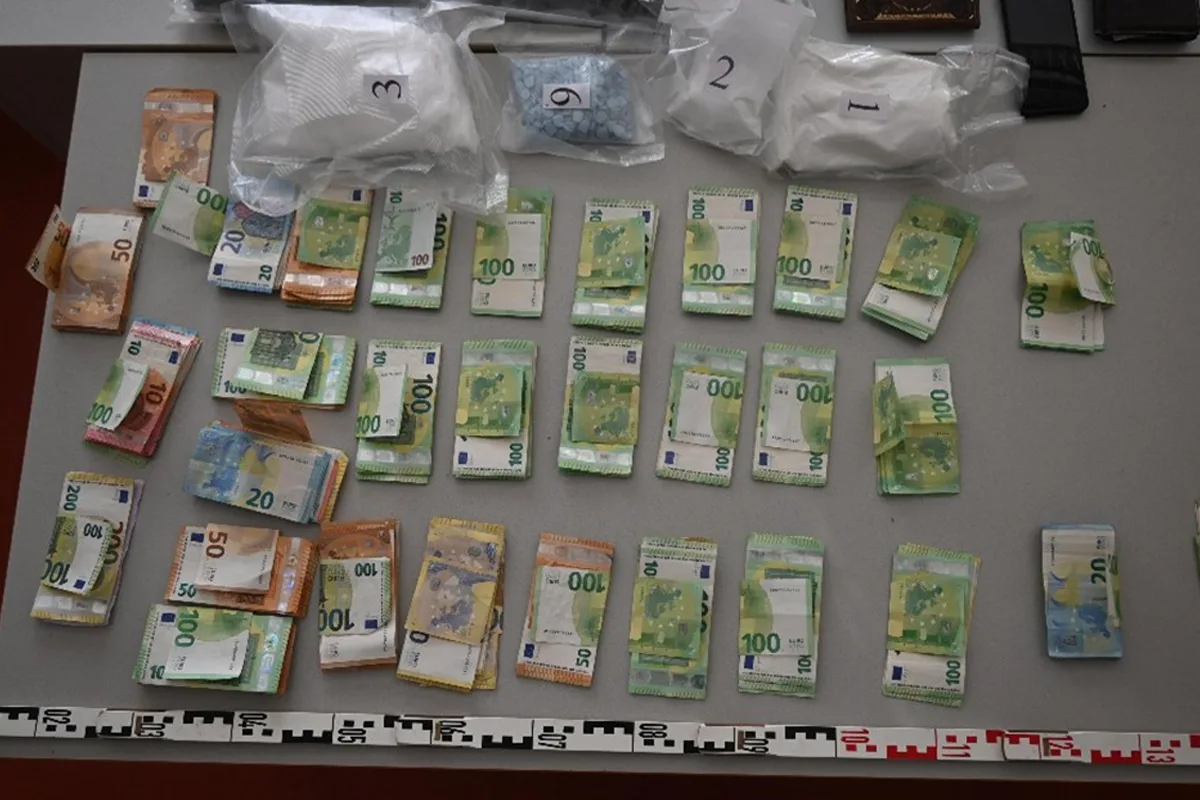 Wien – Über ein Kilo Drogen bei Fahrzeugkontrolle sichergestellt