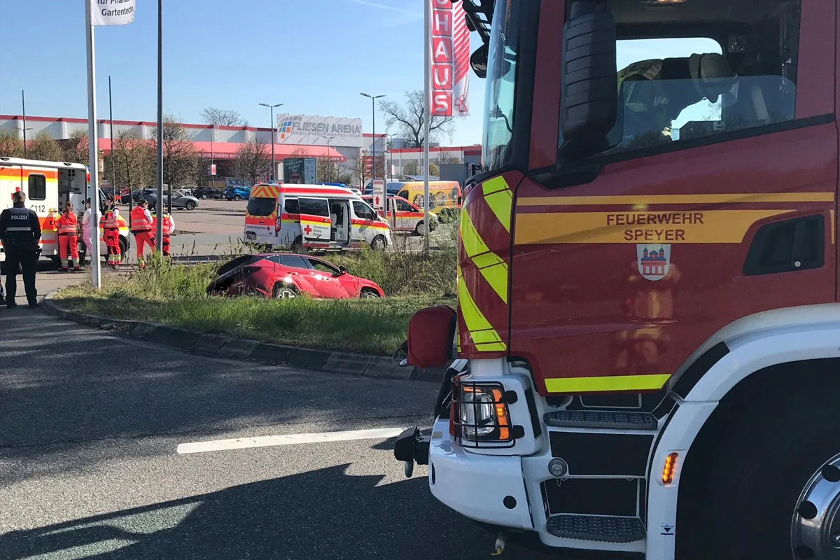 Speyer – Auto landet im Graben