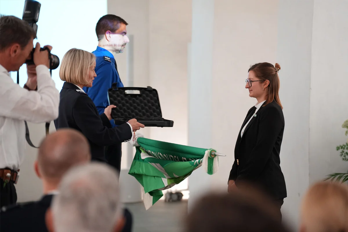 St.Gallen SG – Polizeiaspiranten erhalten Dienstwaffe