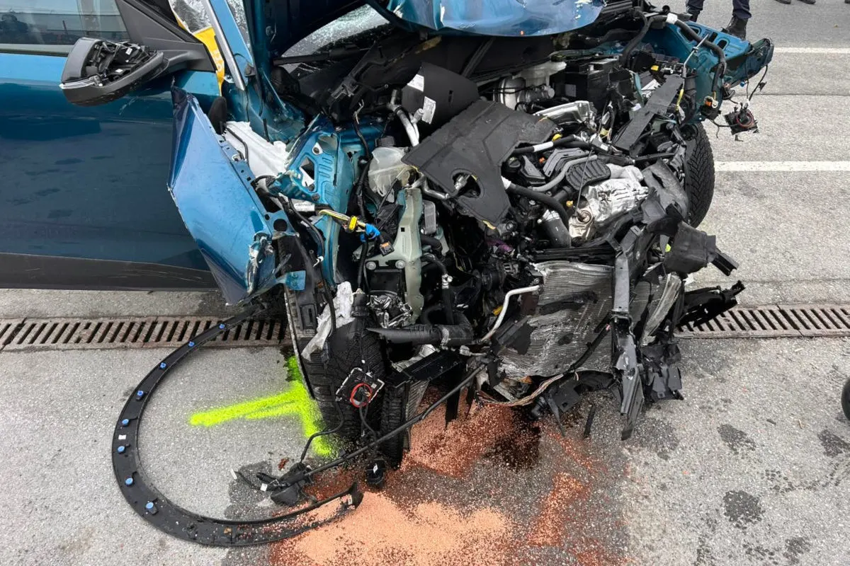 St. Johann in Tirol – Schwerer Unfall zwischen Pkw und Linienbus