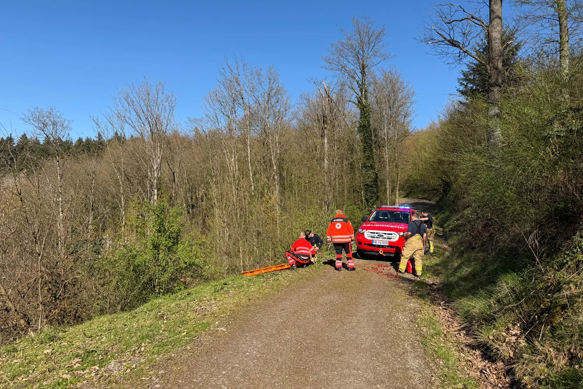 Weinheim – Spaziergänger aus steilem Gelände gerettet