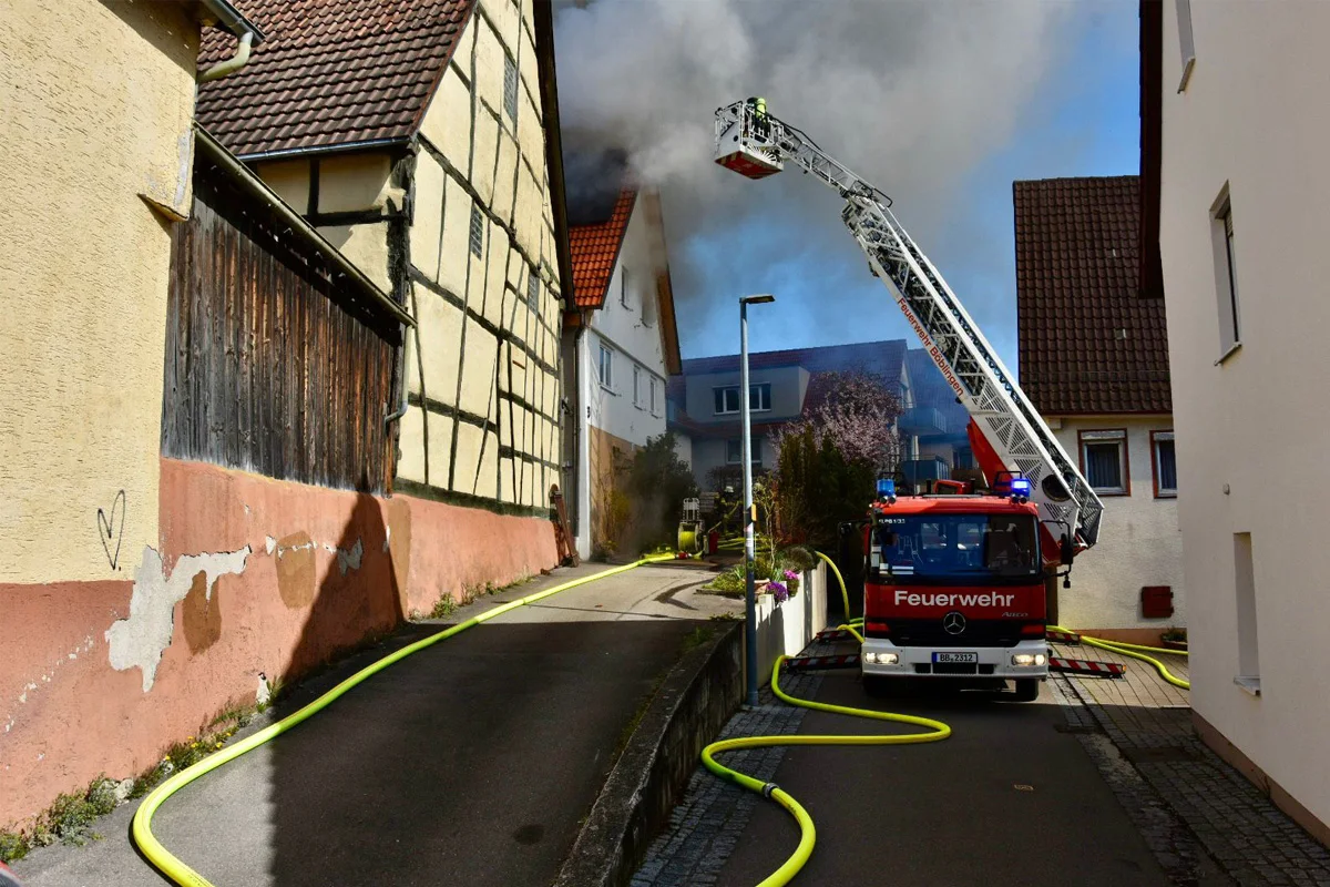 Böblingen – Garagenbrand greift auf Wohnhaus über