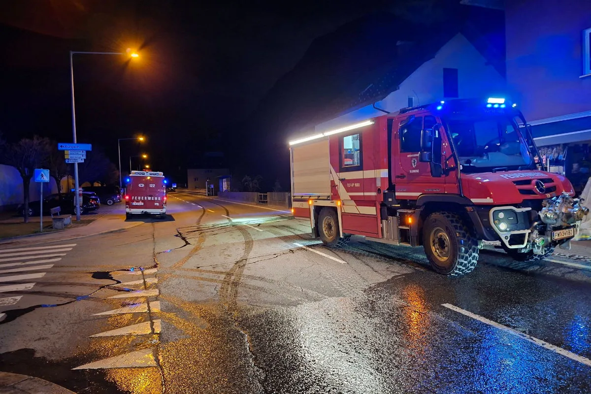 Bludenz – Grablicht löst Brand in Gewächshaus aus