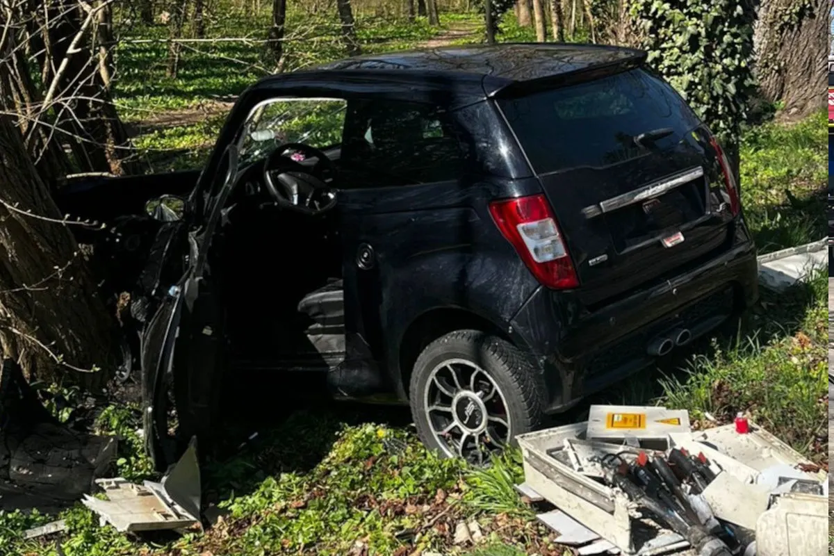 Unfall in Baden – Pkw prallt gegen Baum