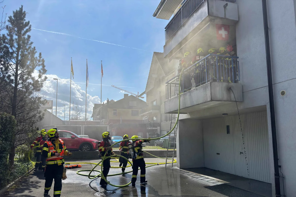 Risch Rotkreuz ZG – Brand an Holzfassade