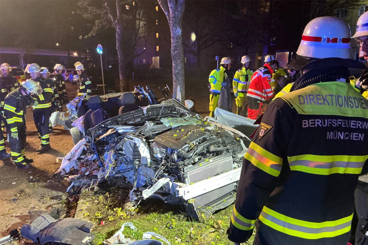 München – Zwei Schwerverletzte nach Unfall mit Jaguar