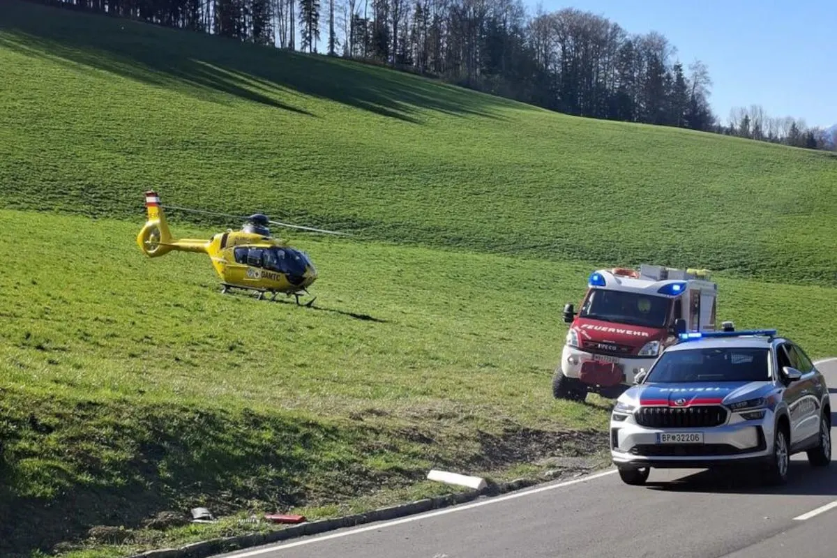 Unfall bei Krumbach – Lenker prallt gegen Baum
