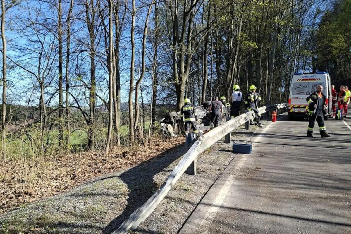 Unfall bei Krumbach – Lenker prallt gegen Baum