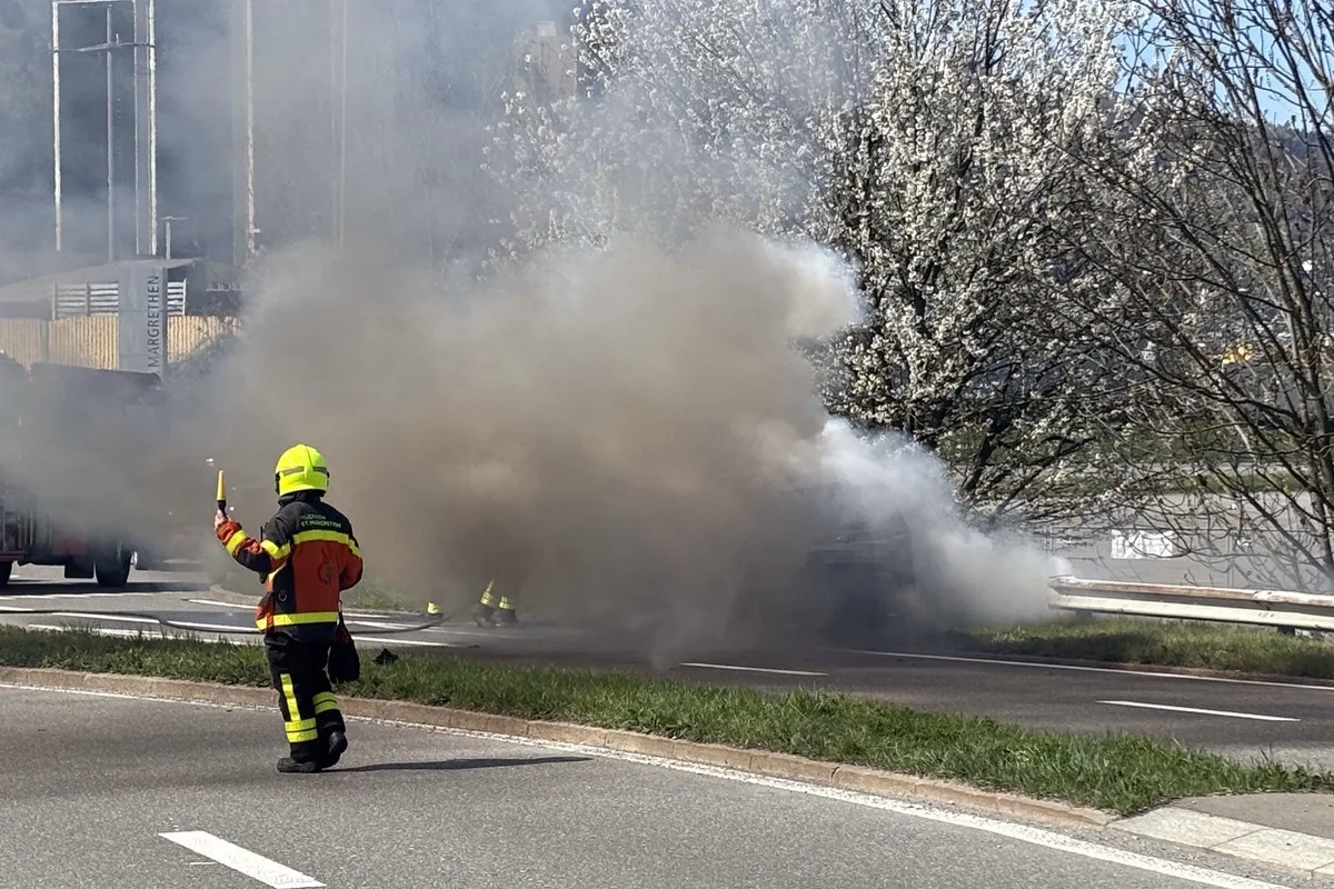 St. Margrethen SG – Auto brennt vollständig aus