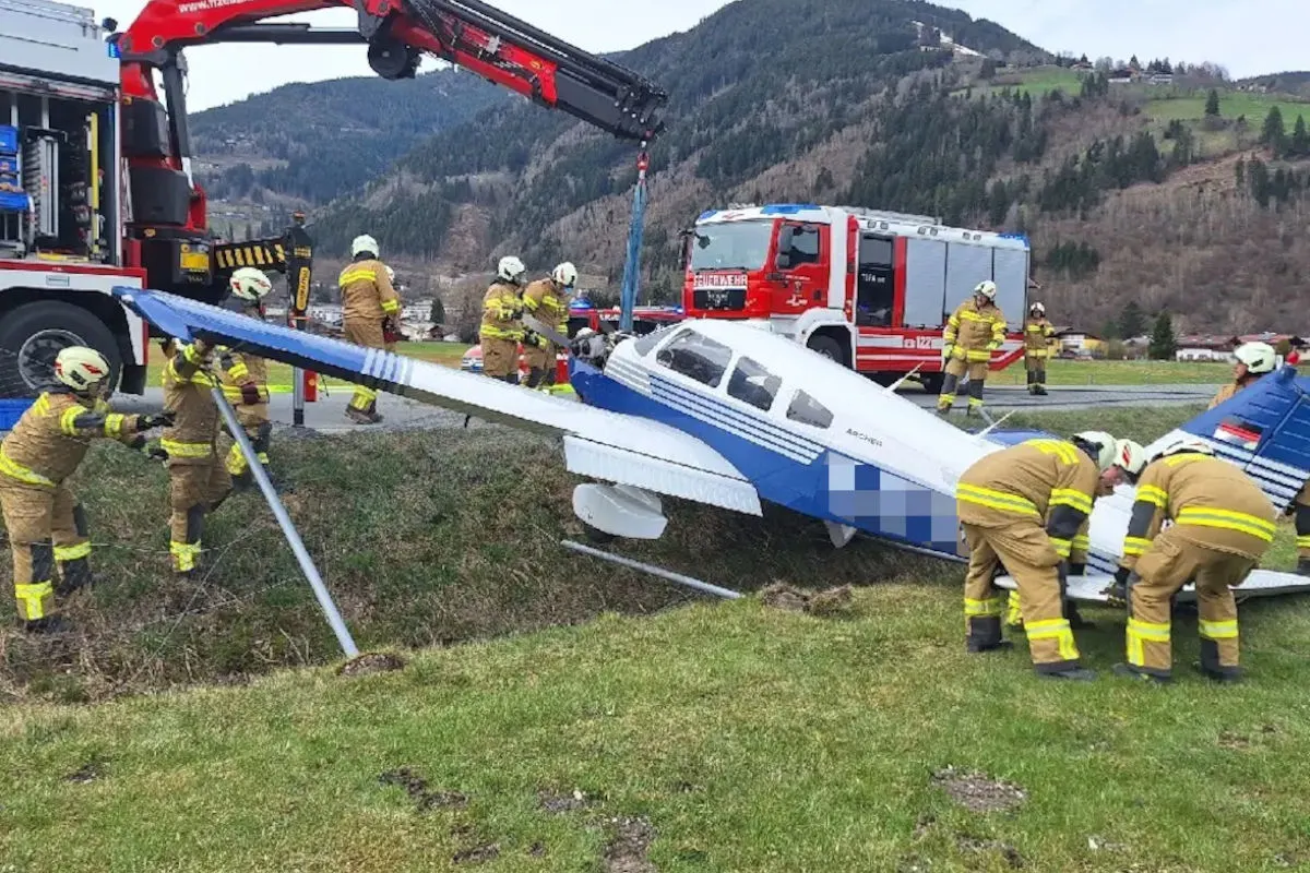 Zell am See – Kleinflugzeug verunfallt bei Landung