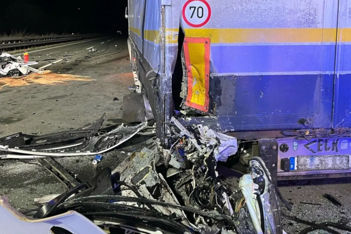 A44 Büren – Zwei Verletzte bei Unfall nach Sekundenschlaf
