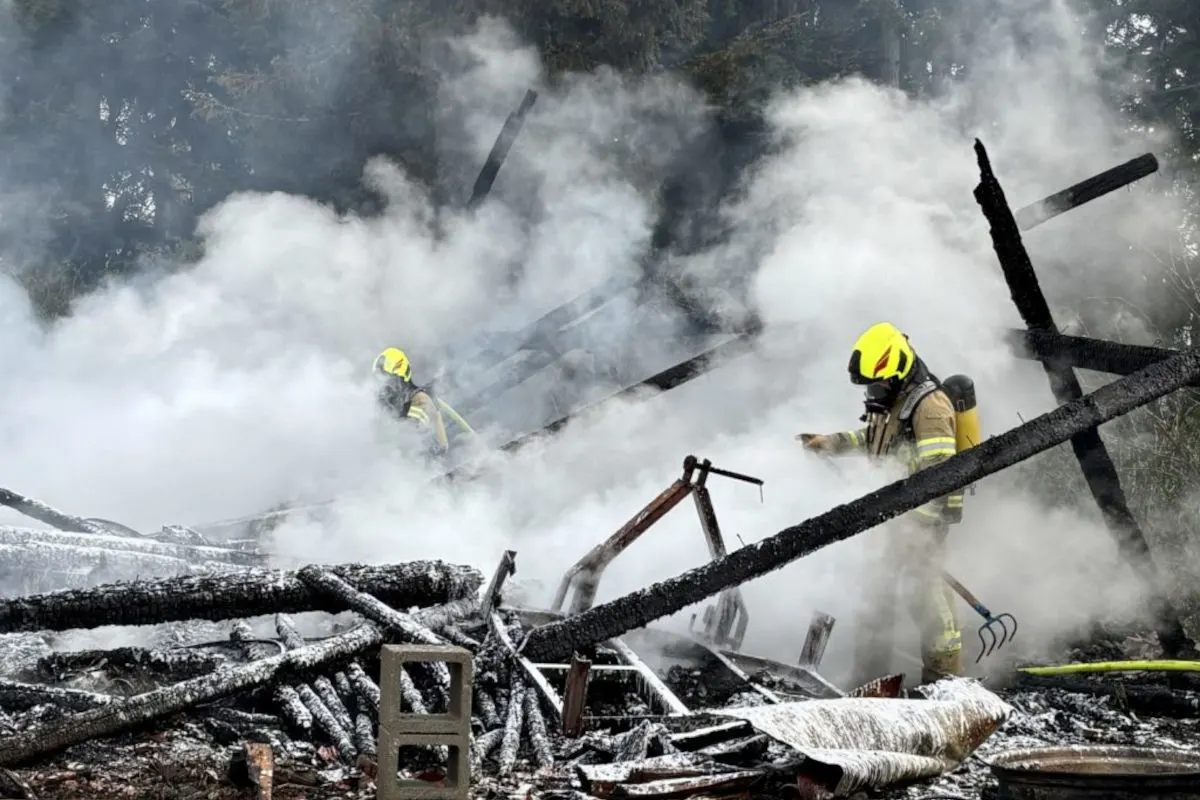 Brand eines Gebäudes in Greinbach – Verdacht auf Brandstiftung