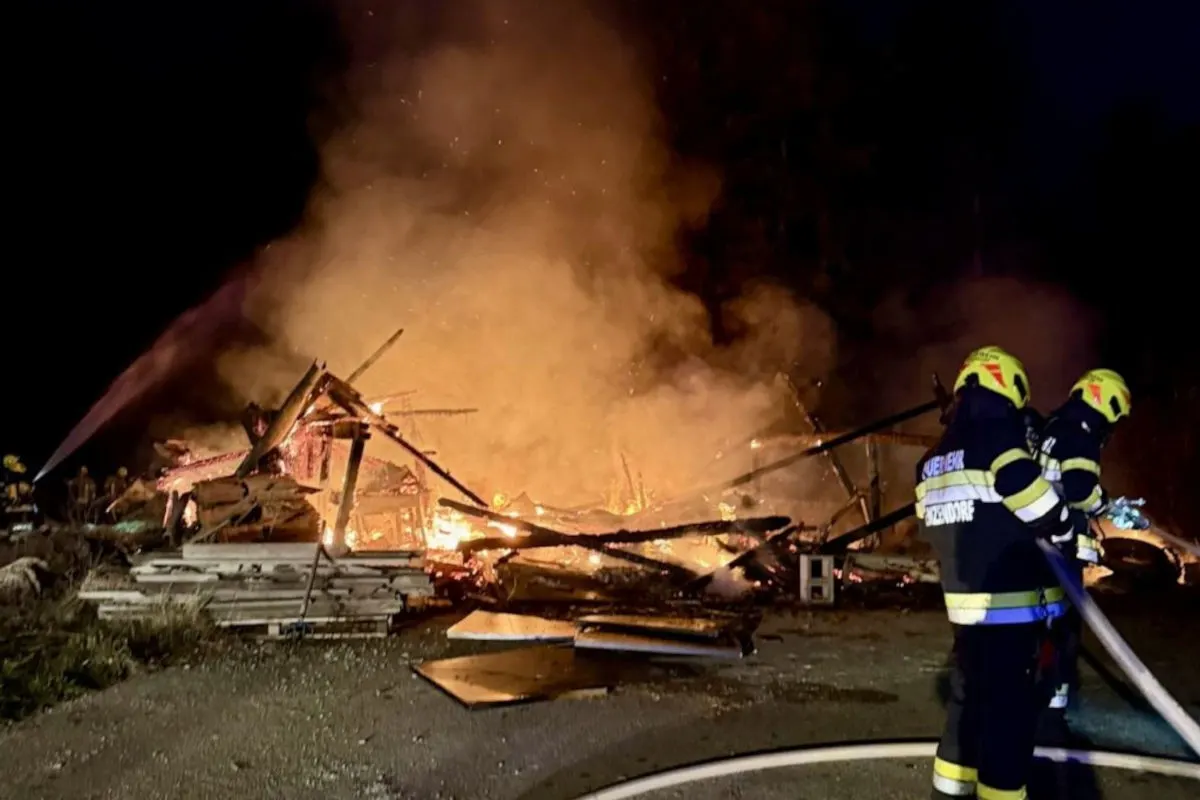 Brand eines Gebäudes in Greinbach – Verdacht auf Brandstiftung