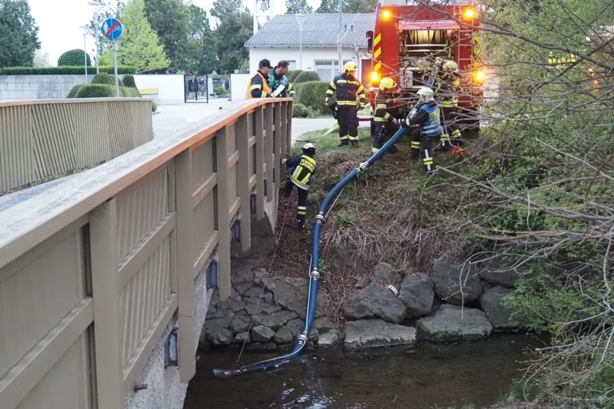 Grossübung – Feuerwehr „rettet“ Kinder aus Kindergarten