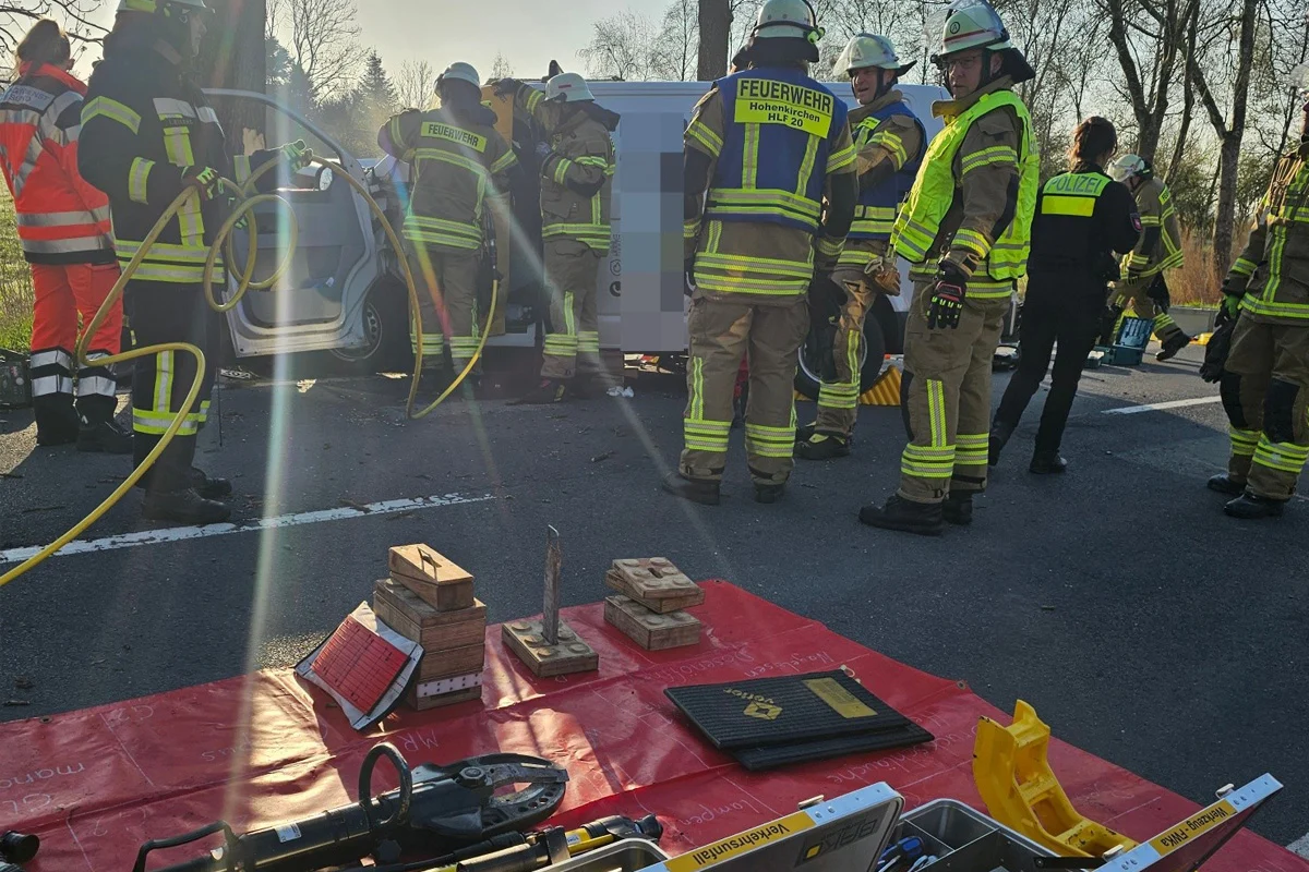 Wangerland – Autofahrer nach Alleinunfall schwer verletzt