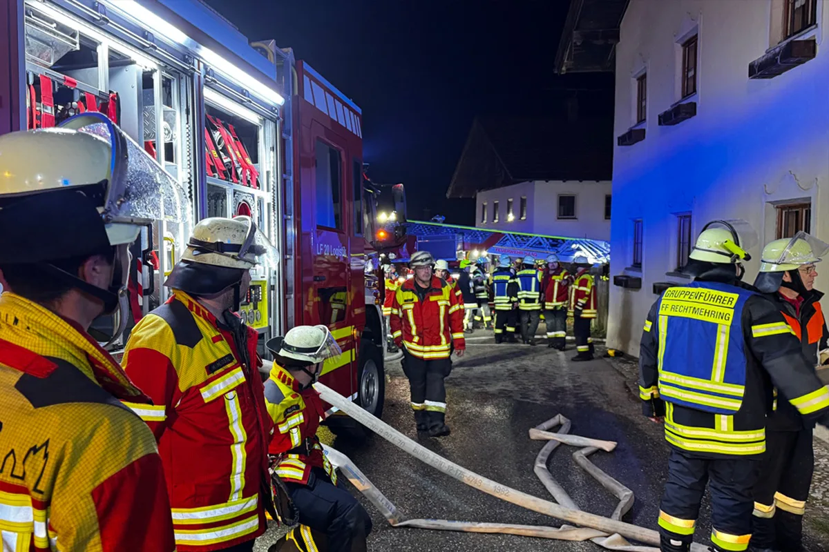 Rechtmehring – Mann stirbt bei Brand in Mehrfamilienhaus