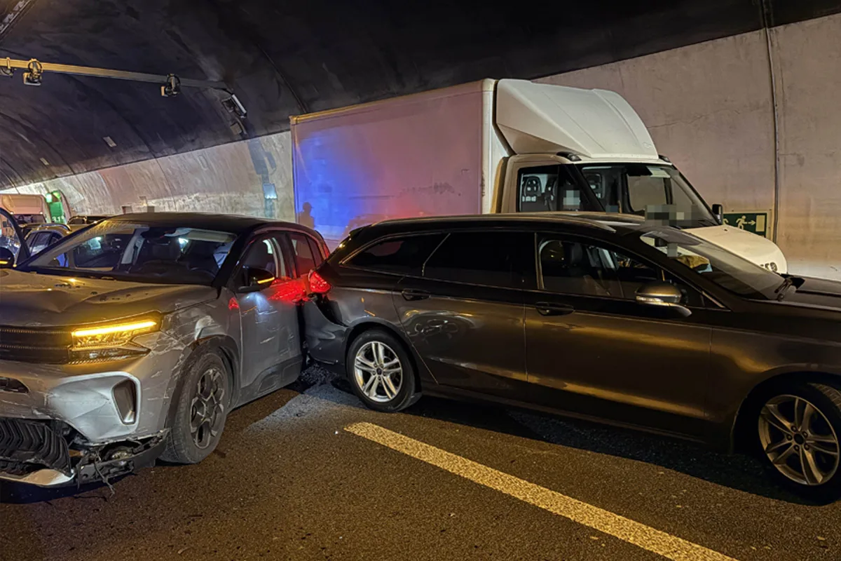 Neuenhof AG – Mehrere Auffahrkollisionen im Bareggtunnel