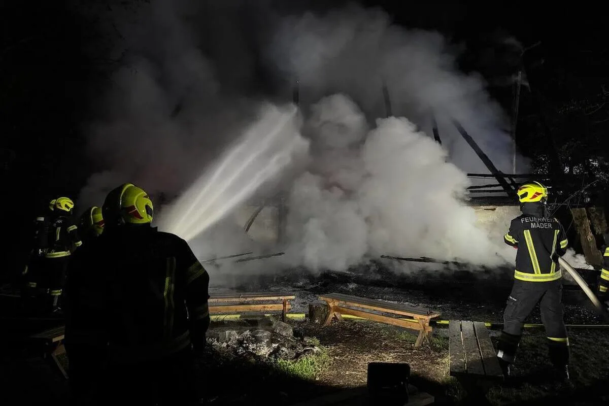 Mäder – Kerze löst Brand im Museumsdorf aus