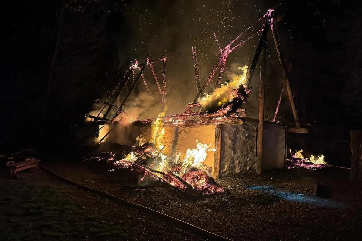 Mäder – Kerze löst Brand im Museumsdorf aus