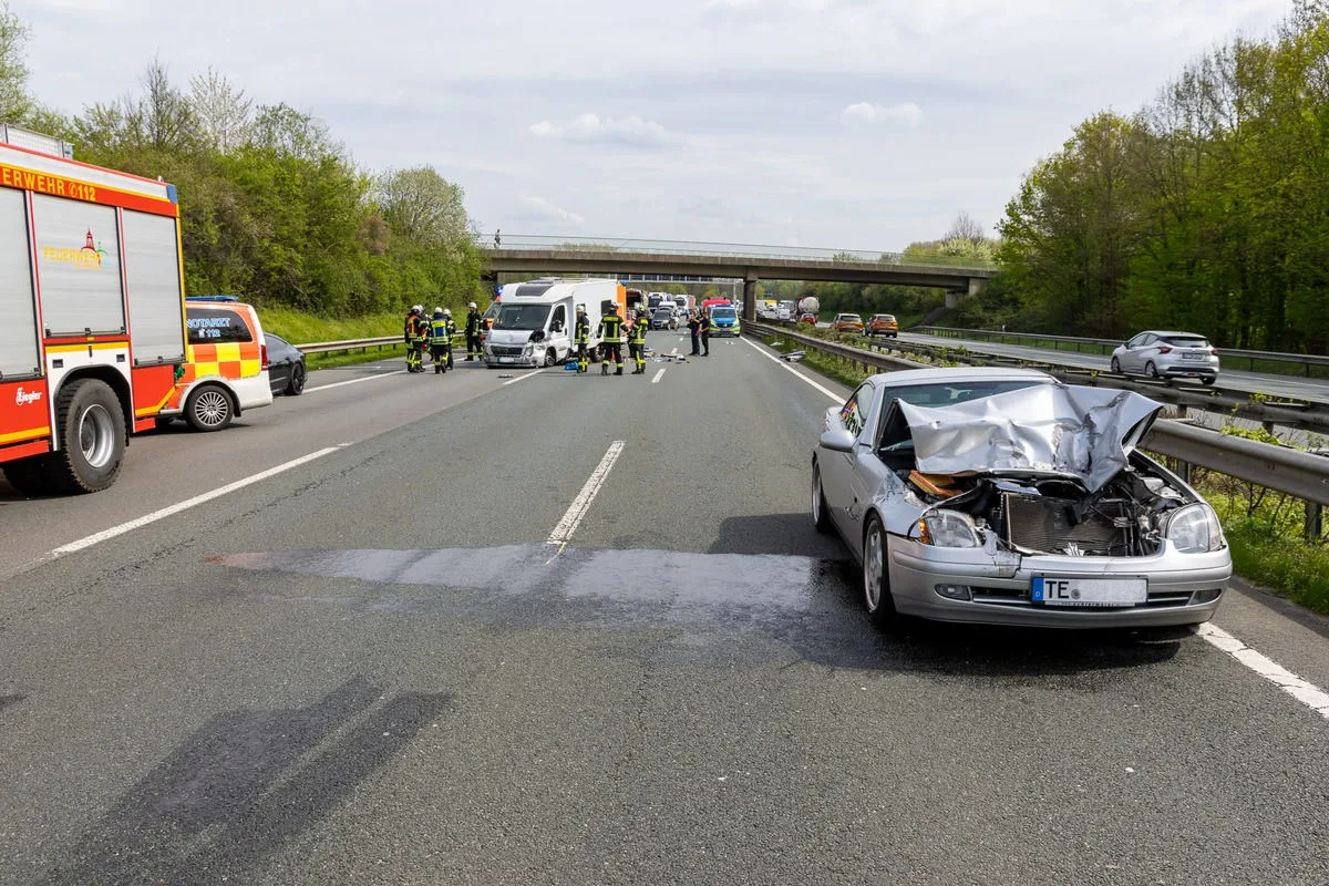 A2 Porta Westfalica – Verkehrsunfall zwischen Pkw und Wohnmobil