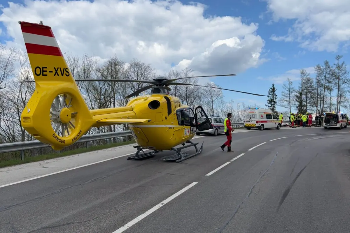 Mönichkirchen – Motorradunfall in Gruppe fordert Verletzte