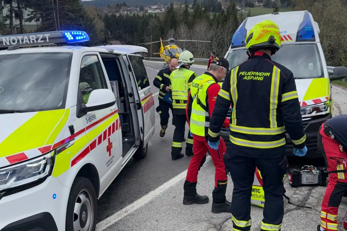 Mönichkirchen – Motorradunfall in Gruppe fordert Verletzte