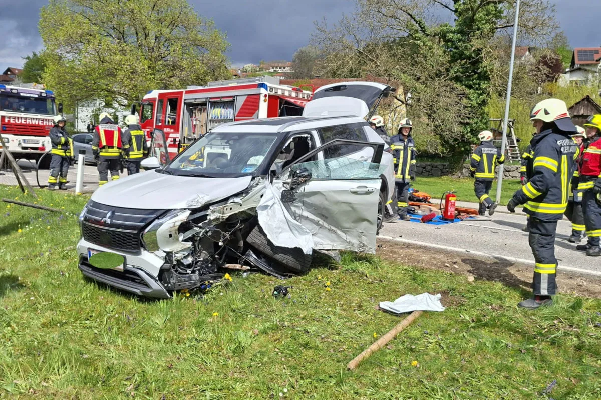 Penz – Lenker eingeklemmt bei Unfall zwischen Pkw und Lkw