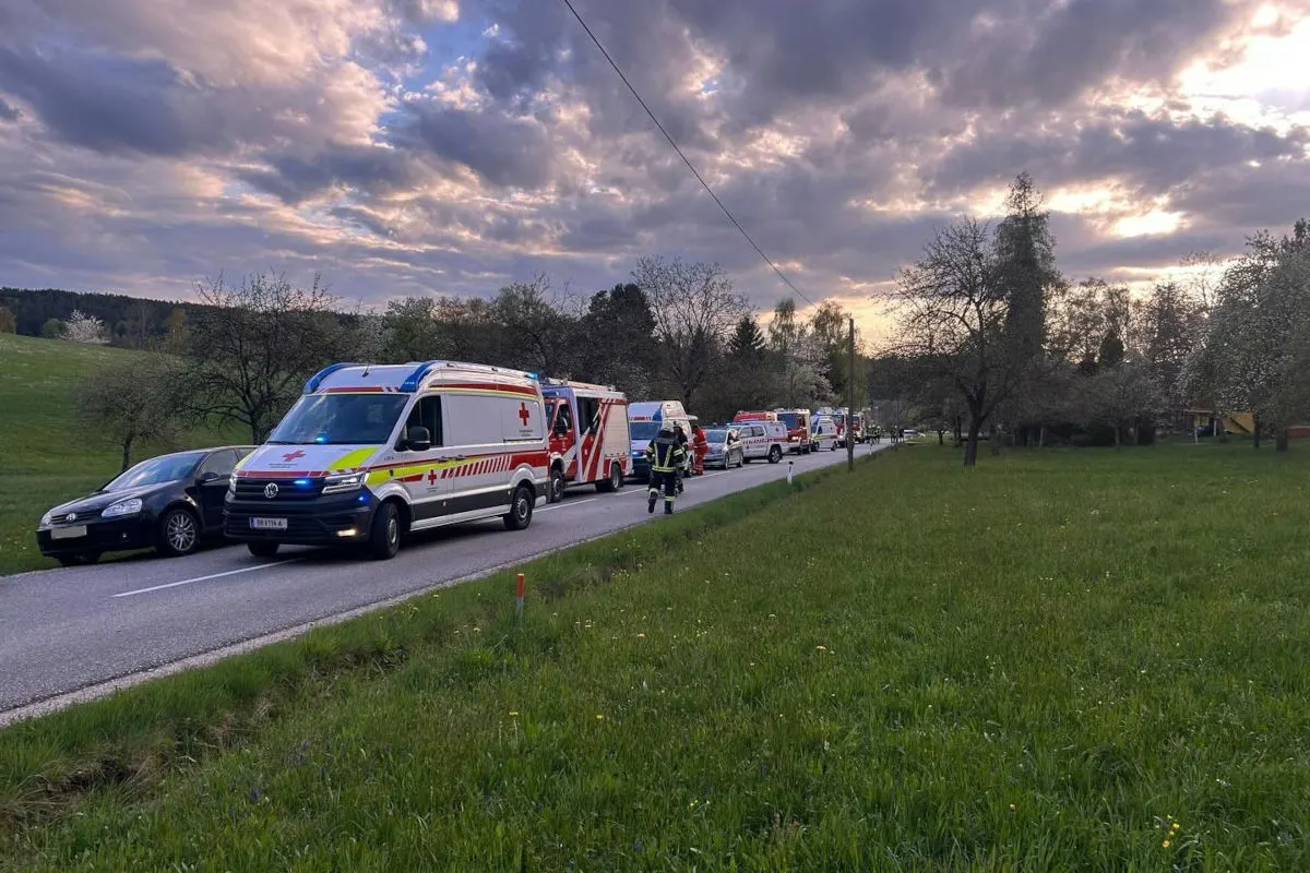 Maria Schmolln – Sieben Verletzte nach Unfall mit Kleinbus