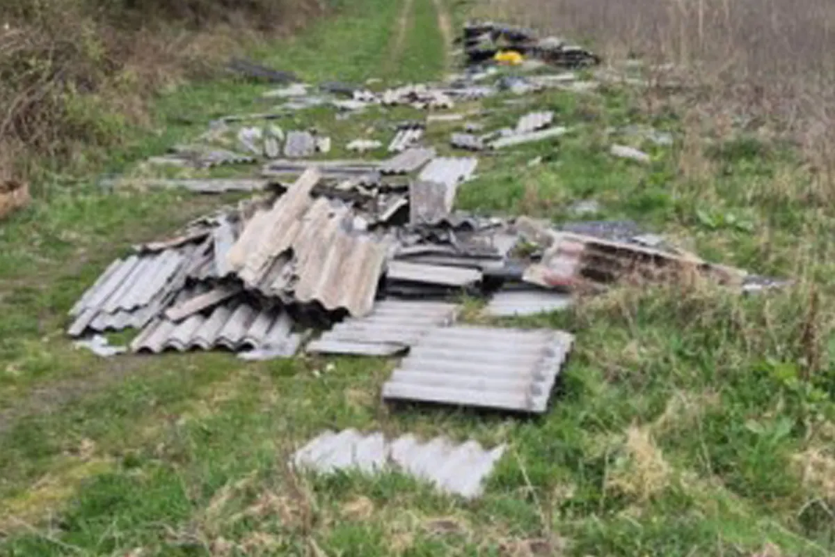 Preetz – Illegale Entsorgung von Asbestplatten und Heizöltank