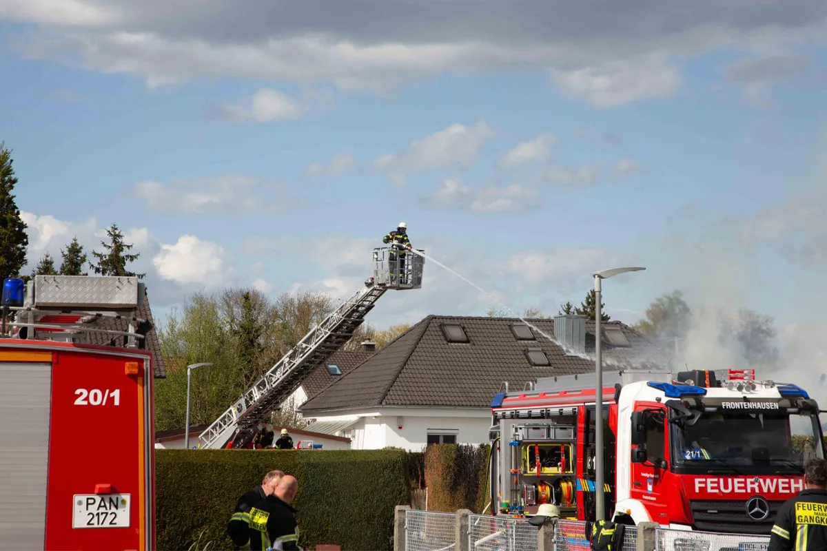 Frontenhausen – Eine tote Person nach Explosion von Wohnhaus