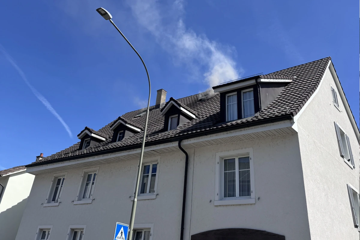 Birsfelden BL – Brand in Wohnung in Dachstock