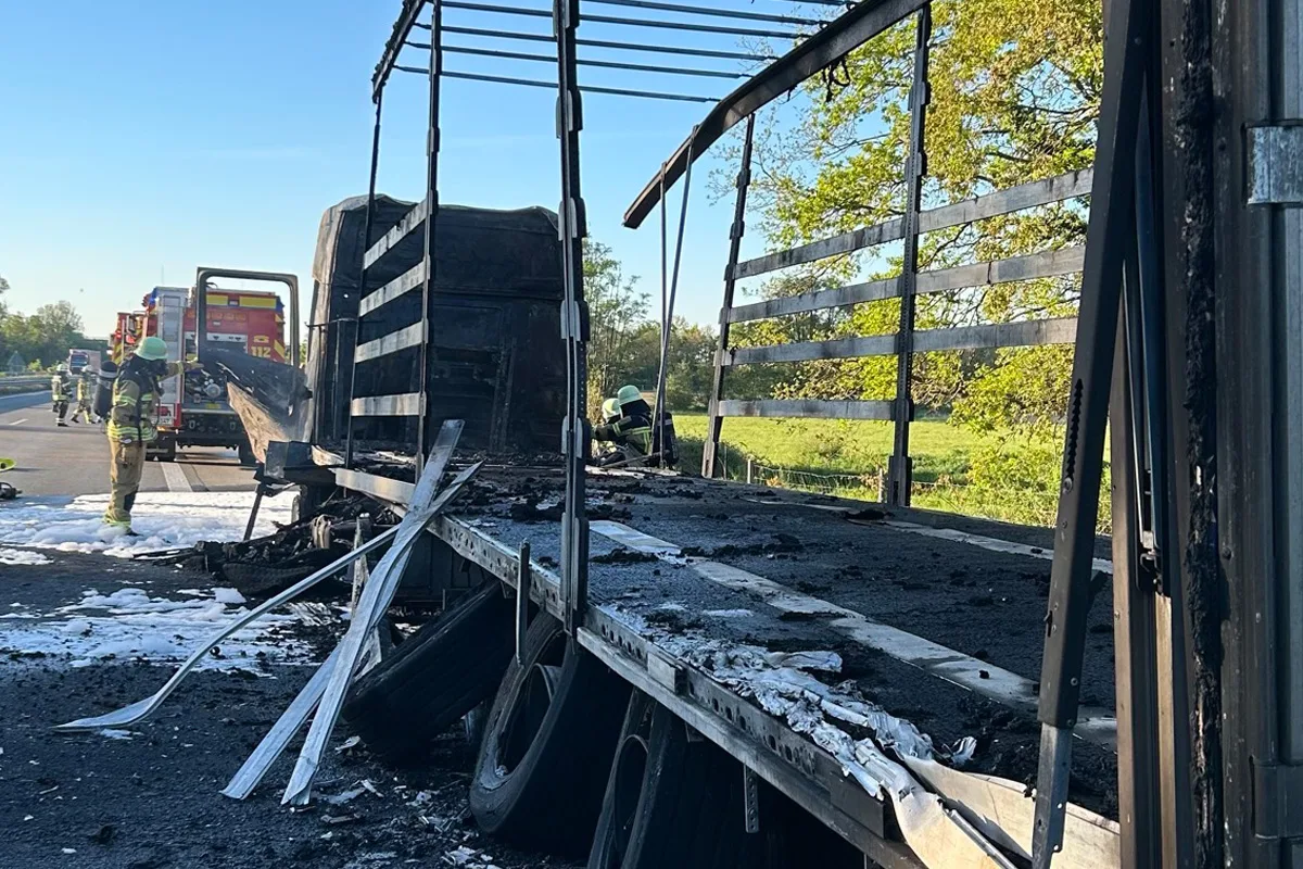 Speyer – Lkw-Brand greift auf Böschung und Wald über