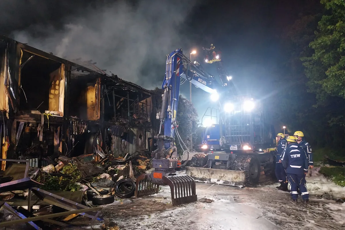 Grevenbroich – Betrieb bei Großbrand im Industriegebiet zerstört