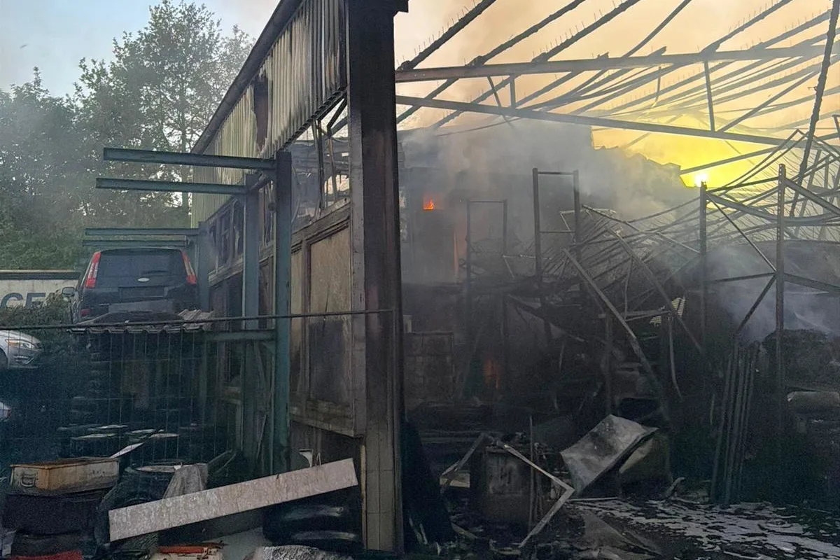 Grevenbroich – Betrieb bei Großbrand im Industriegebiet zerstört