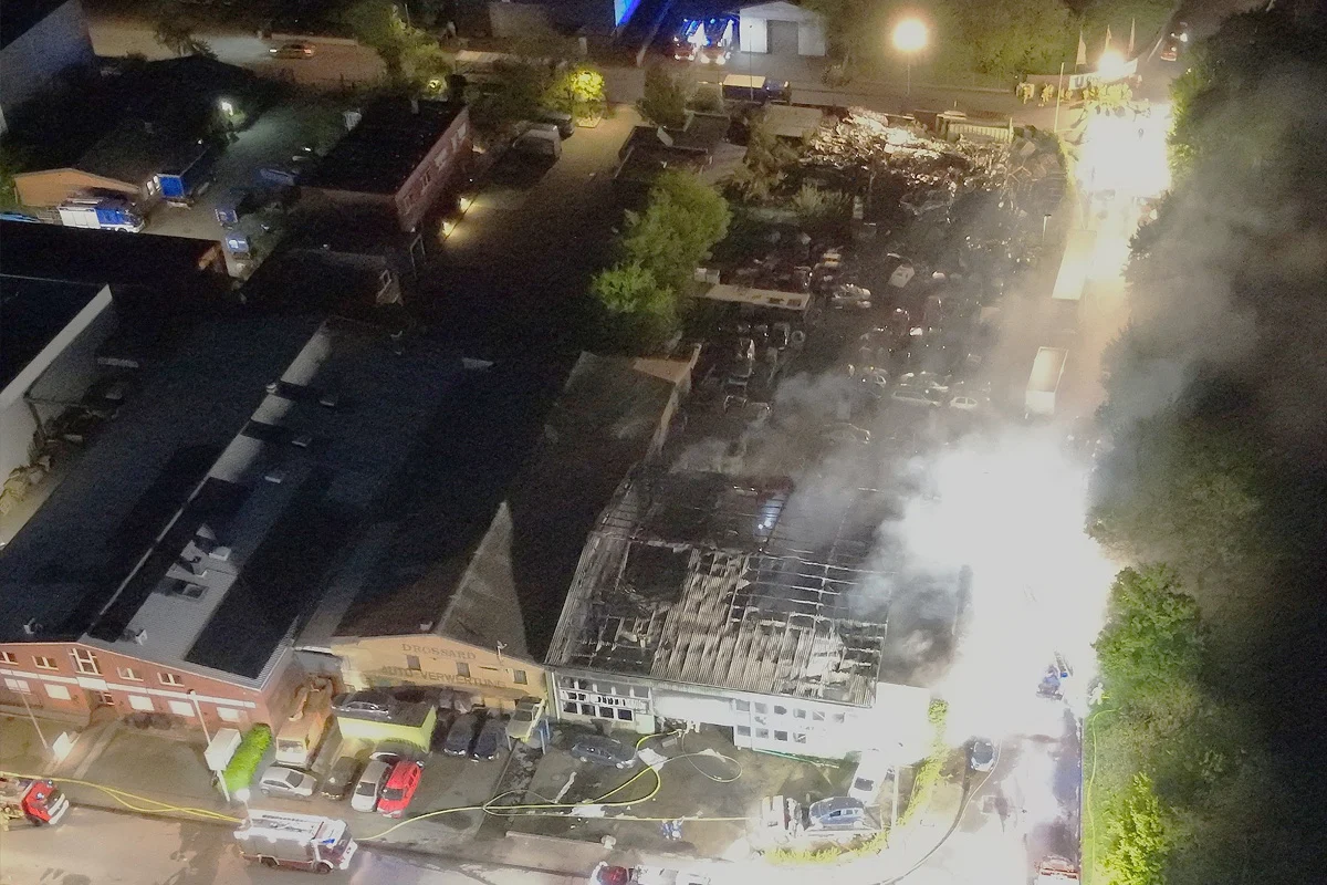 Grevenbroich – Betrieb bei Großbrand im Industriegebiet zerstört