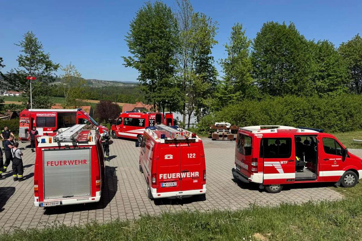 Pischelsdorf – Brand auf Dach eines Industriegebäudes