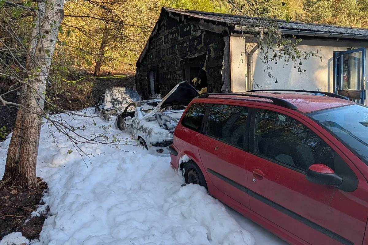Dahn – Pkw-Brand greift auf Wohnhaus über