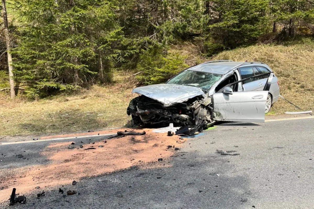 Unfall in Breitenwang – Lenkerin prallt gegen Felswand