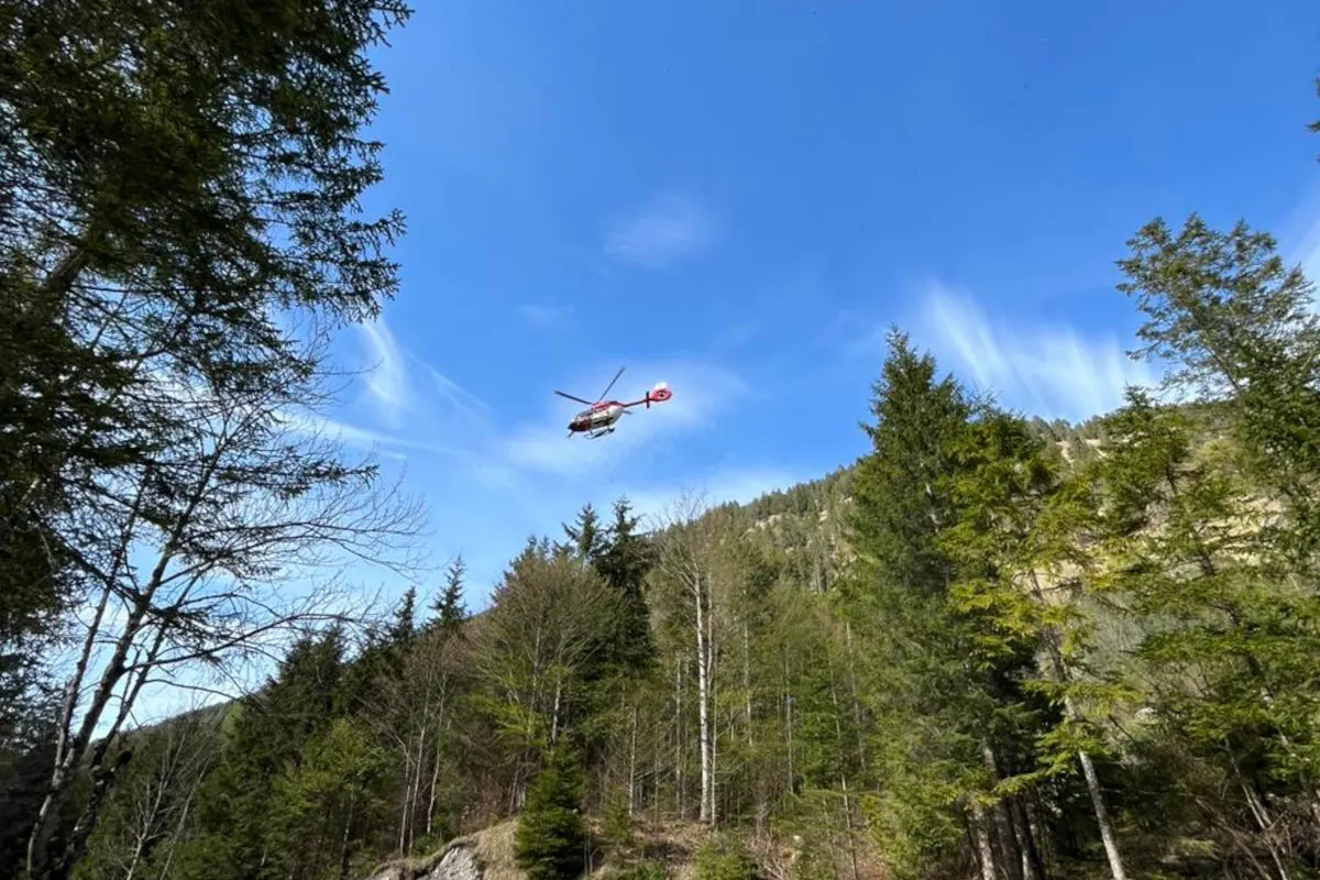 Unfall in Breitenwang – Lenkerin prallt gegen Felswand