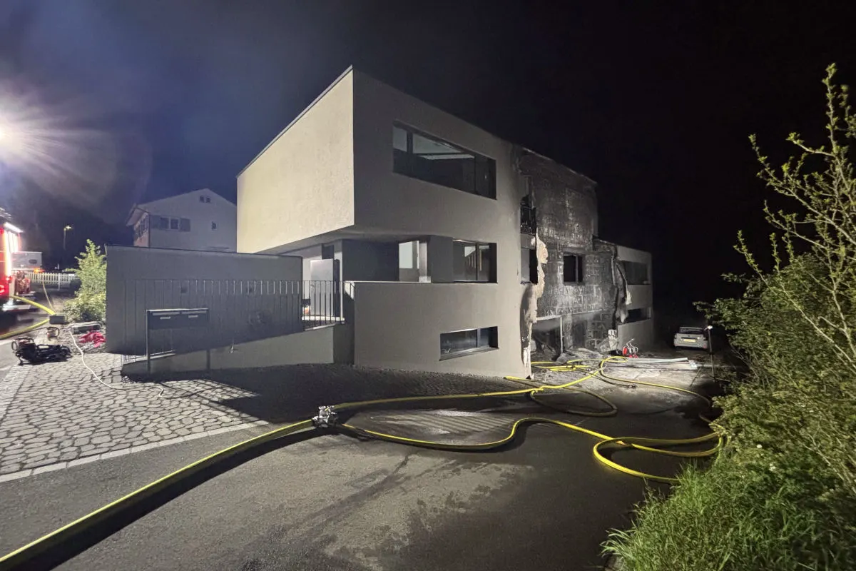 Brand in Tübach SG – Feuer greift von Garage auf Wohnhaus über