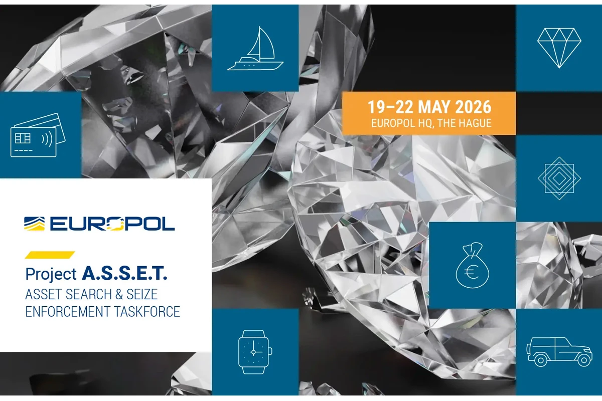 Ein großer Diamant ist in der Mitte des Bildes sichtbar, um ihn herum sind verschiedene Symbole und Text über das Europol-Projekt A.S.S.E.T. verteilt. Der Zeitraum 19.-22. Mai 2026 ist angegeben.