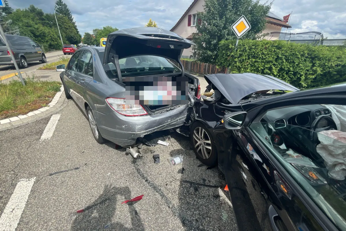 Die Polizei sucht Zeugen zur Klärung des Unfallhergangs.