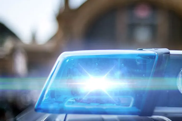 Kassel-Bettenhausen – Audi drängt Fahrradfahrerin ab und flüchtet