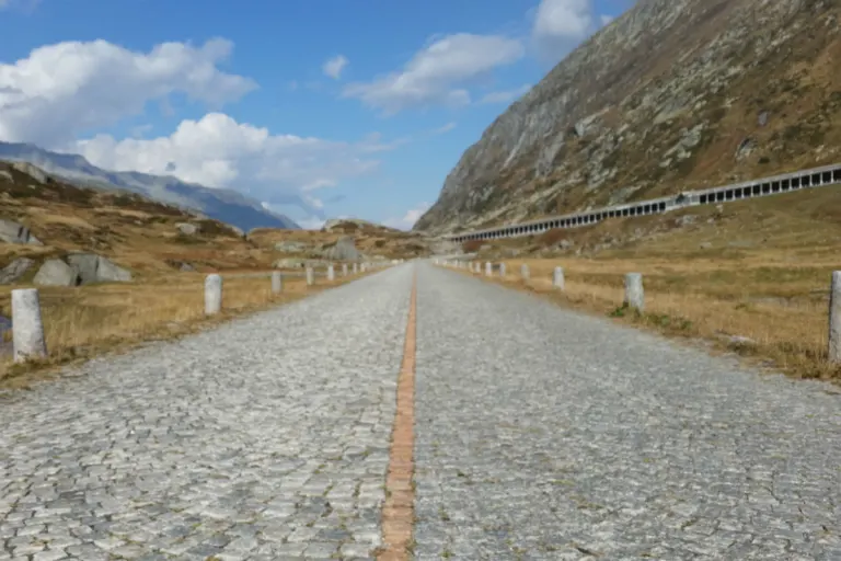 Gotthardpass UR - Verkehrsmassnahmen an Feiertagen zeigen Wirkung