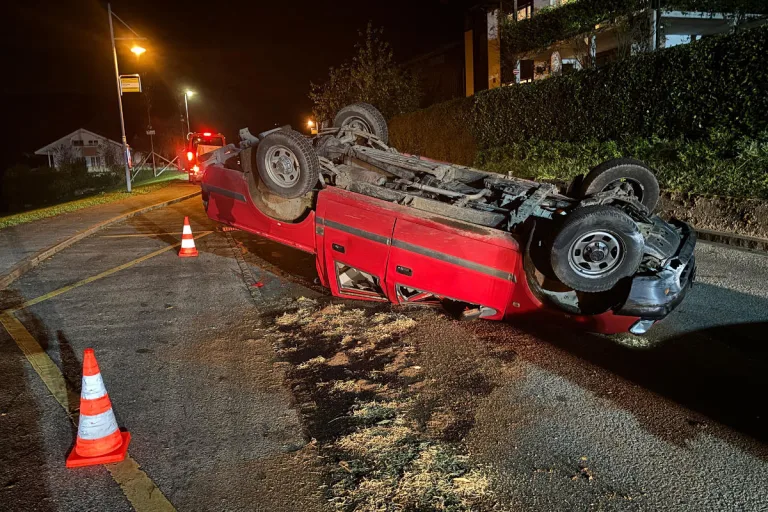 Kerns/Sachseln OW – Mit Reisebus kollidiert – Bei Unfall überschlagen