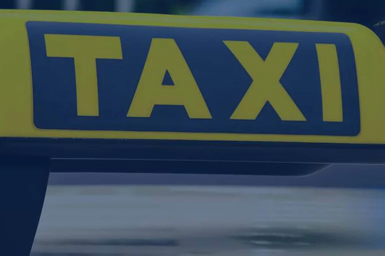 Bern - Taxifahrer während Panne ausgeraubt