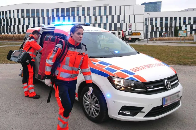 Wien - 74-jährige Seniorin von E-Scooter erfasst und verletzt