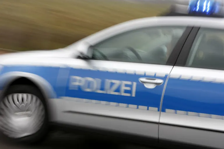 A4 Erfurt –  Nach Kollision Anhänger abgerissen und Ladung verloren